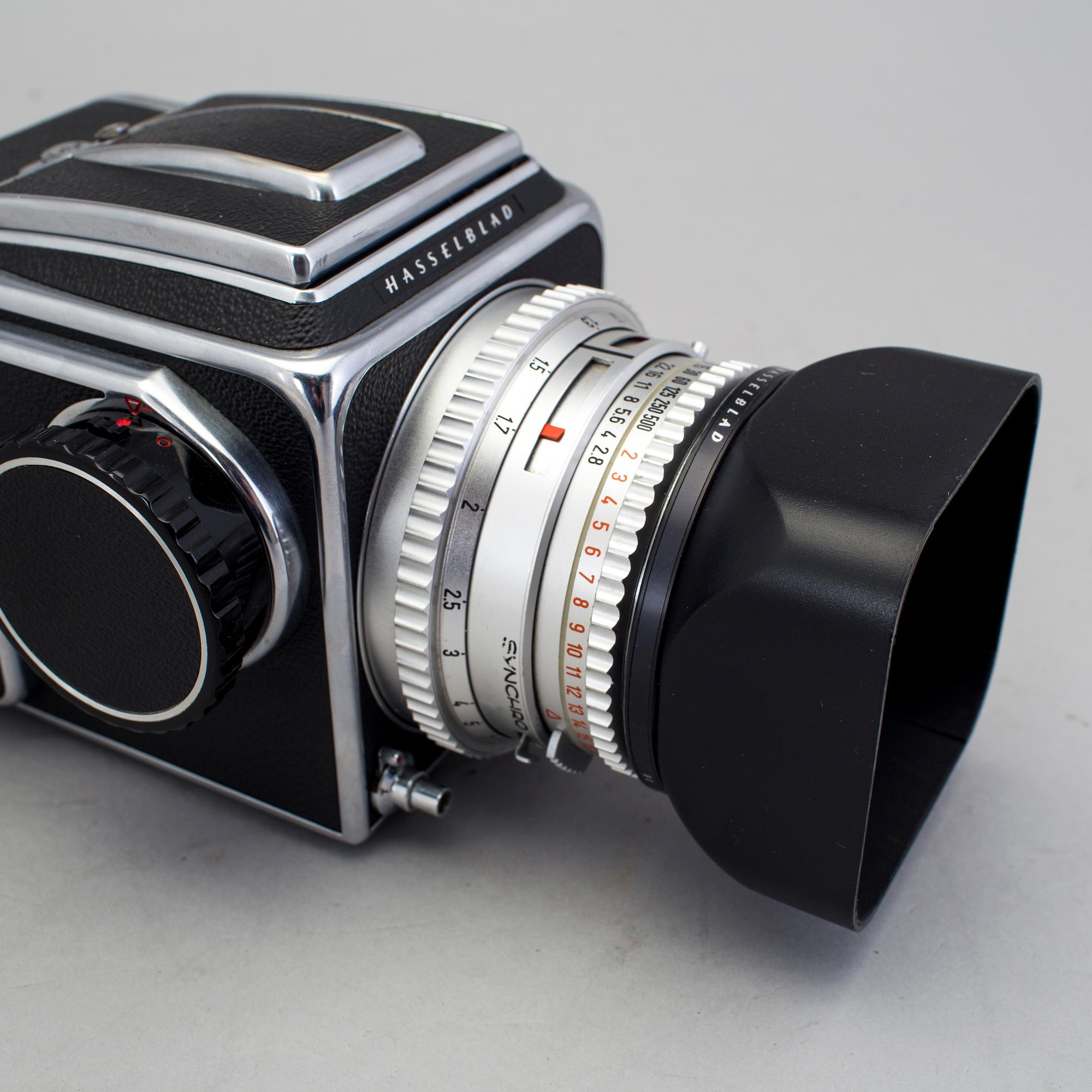 a Swedish Hasselblad camera model 500C/M no. UH135363 with Planar 1:2,8 f=80 T* by Victor Hasselblad AB in Göteborg 1972.