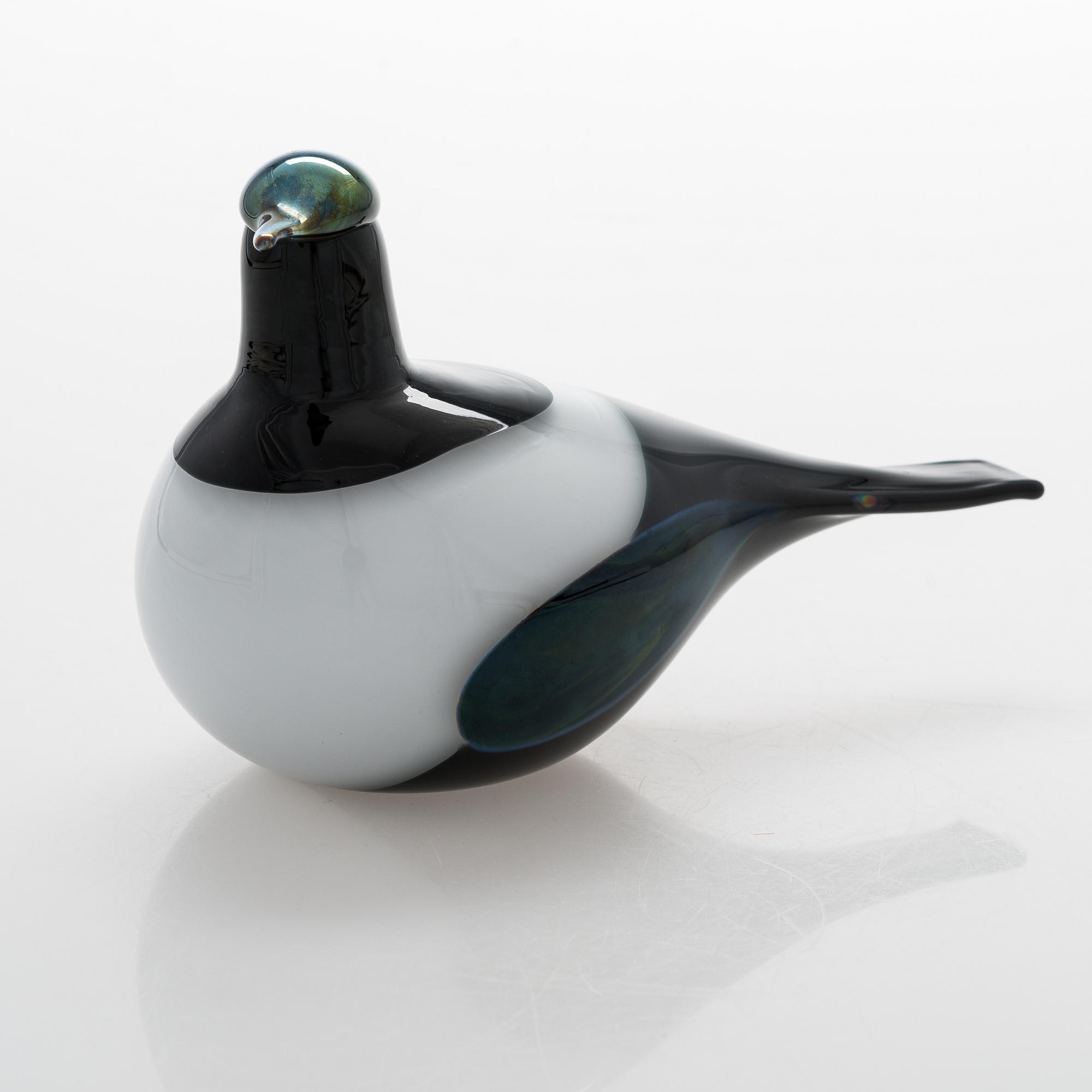Oiva Toikka, , a glass bird signed O. Toikka Nuutajärvi.