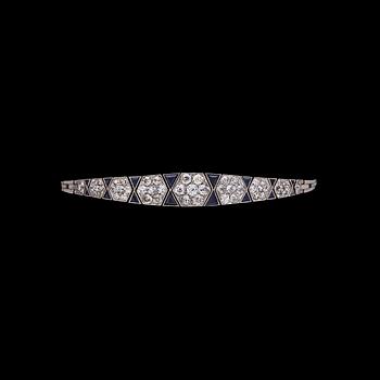 247. A triangle cut blue sapphire and old cut diamond bracelet, tot. app. 0.80 cts.