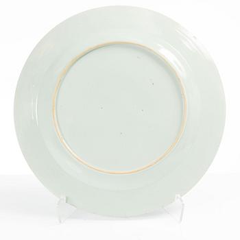 A Chinese blue and white porcelain serving dish, Qing dynasty, Qianlong (1736-95).