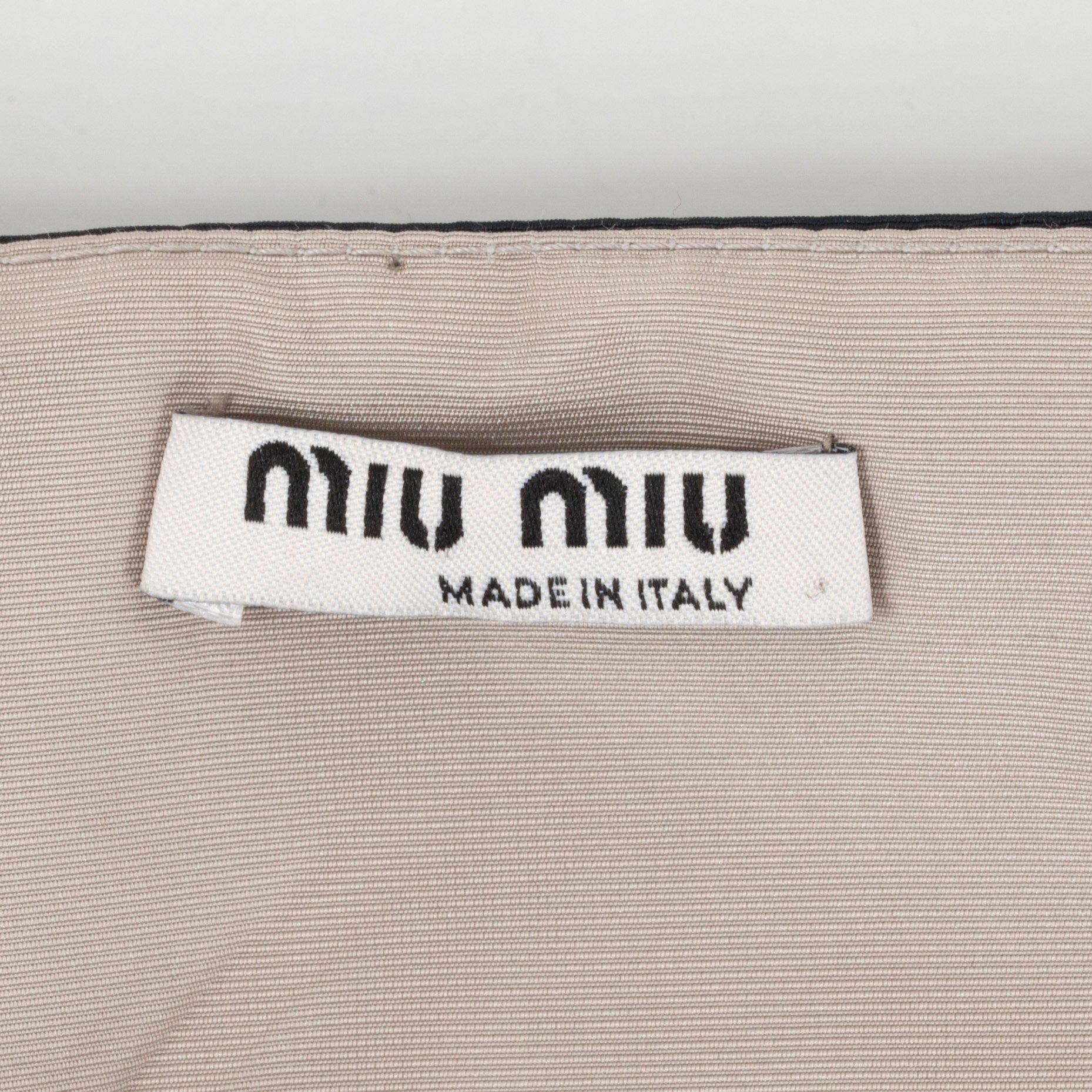 TOP, MIU MIU. Italiensk storlek 38.
