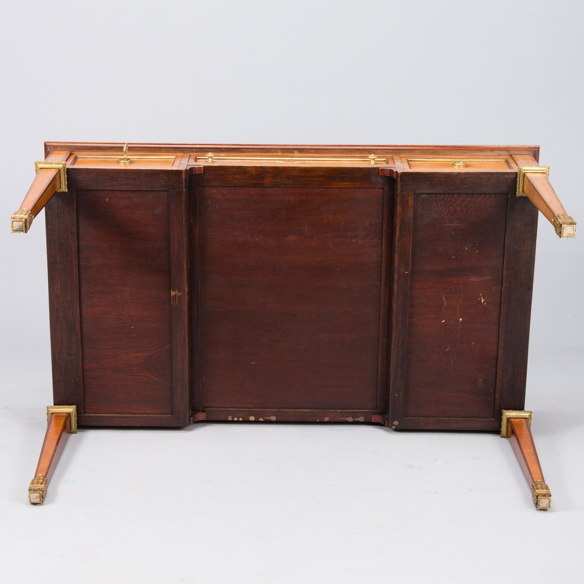 A FRENCH DIRECTOIRE WRITING DESK, early 20th century.
