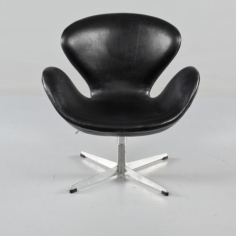 FÅTÖLJ, "Svanen", Arne Jacobsen, Fritz Hansen, 1900-talets andra hälft.