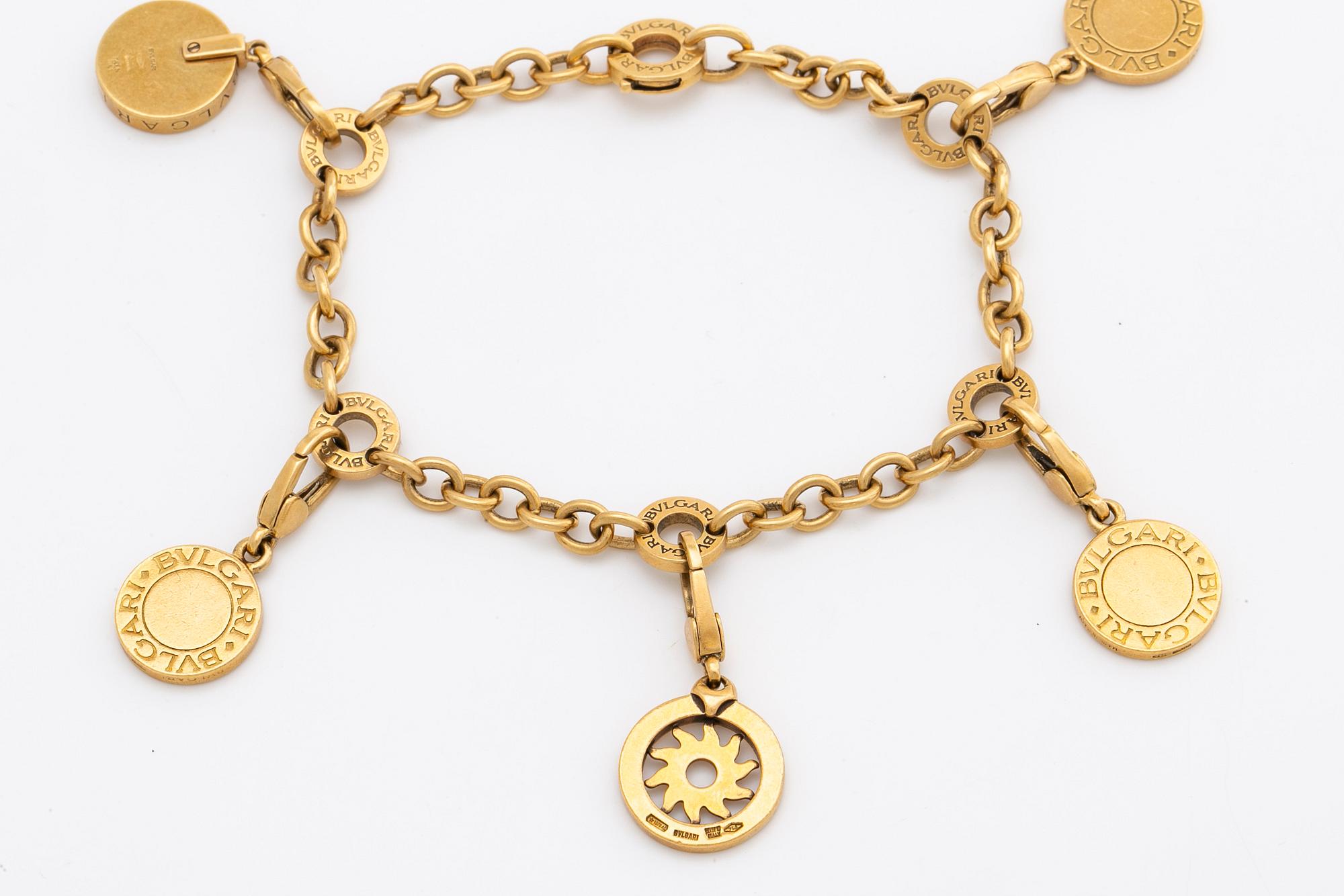 BVLGARI BRACELET w 5 charms (detachable), 18K gold and whitegold, onyx, mother-of-pearl, brilliant-cut diamonds 0,20 ct.