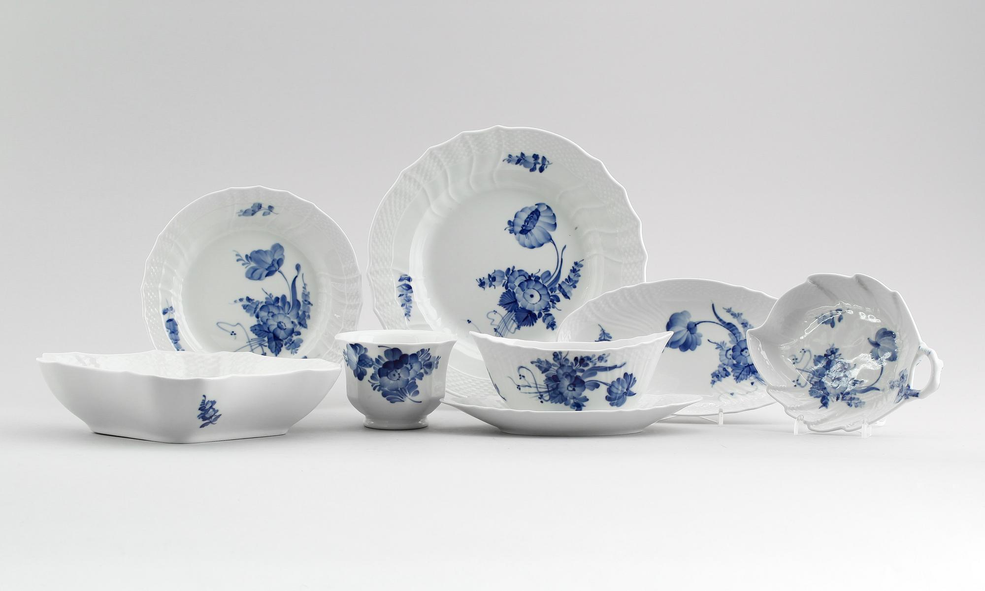 SERVISPORSLIN, 24 delar, "Blå blomst", Royal Copenhagen.