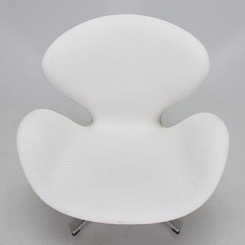 Arne Jacobsen, A 'Swan chair' by Arne Jacobsen for Fritz Hansen 2016.