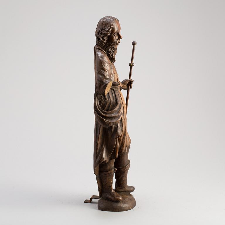 A 17TH CENTURY CARVED WOOD SCULPTURE OF A SAINT.