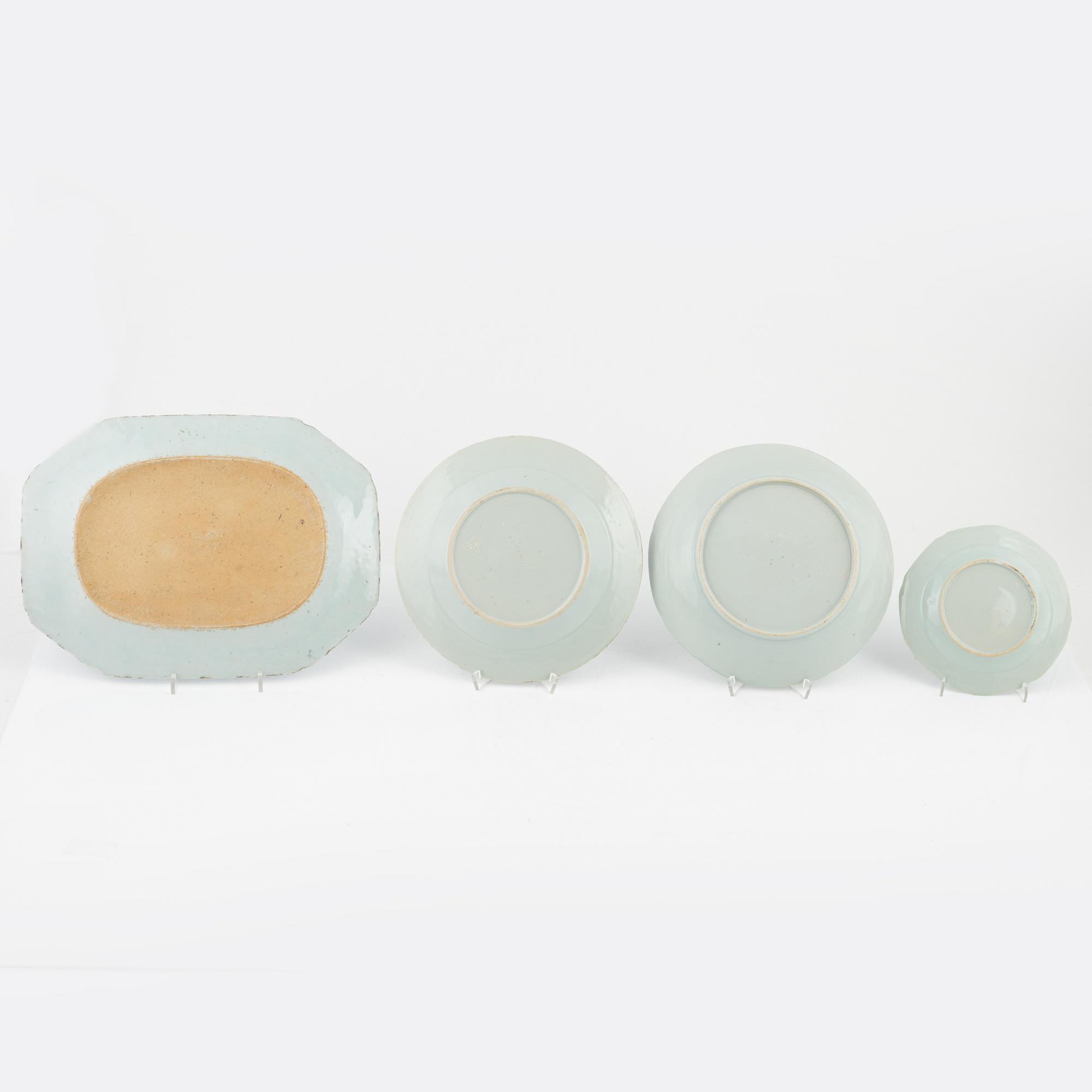 A part Chinese Export dinner service, Qing dynasty, Qianlong (1736-95). (14 pieces).