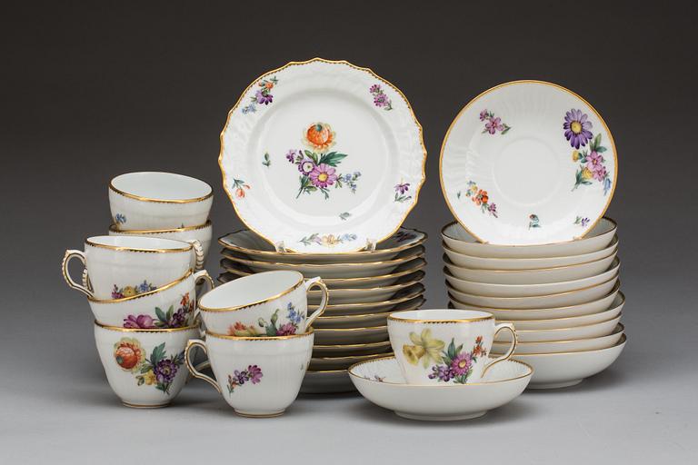 KAFFESERVIS, porslin, 21 delar, "Sachsisk Blomst", Royal Copenhagen, Danmark. 1900-tal.