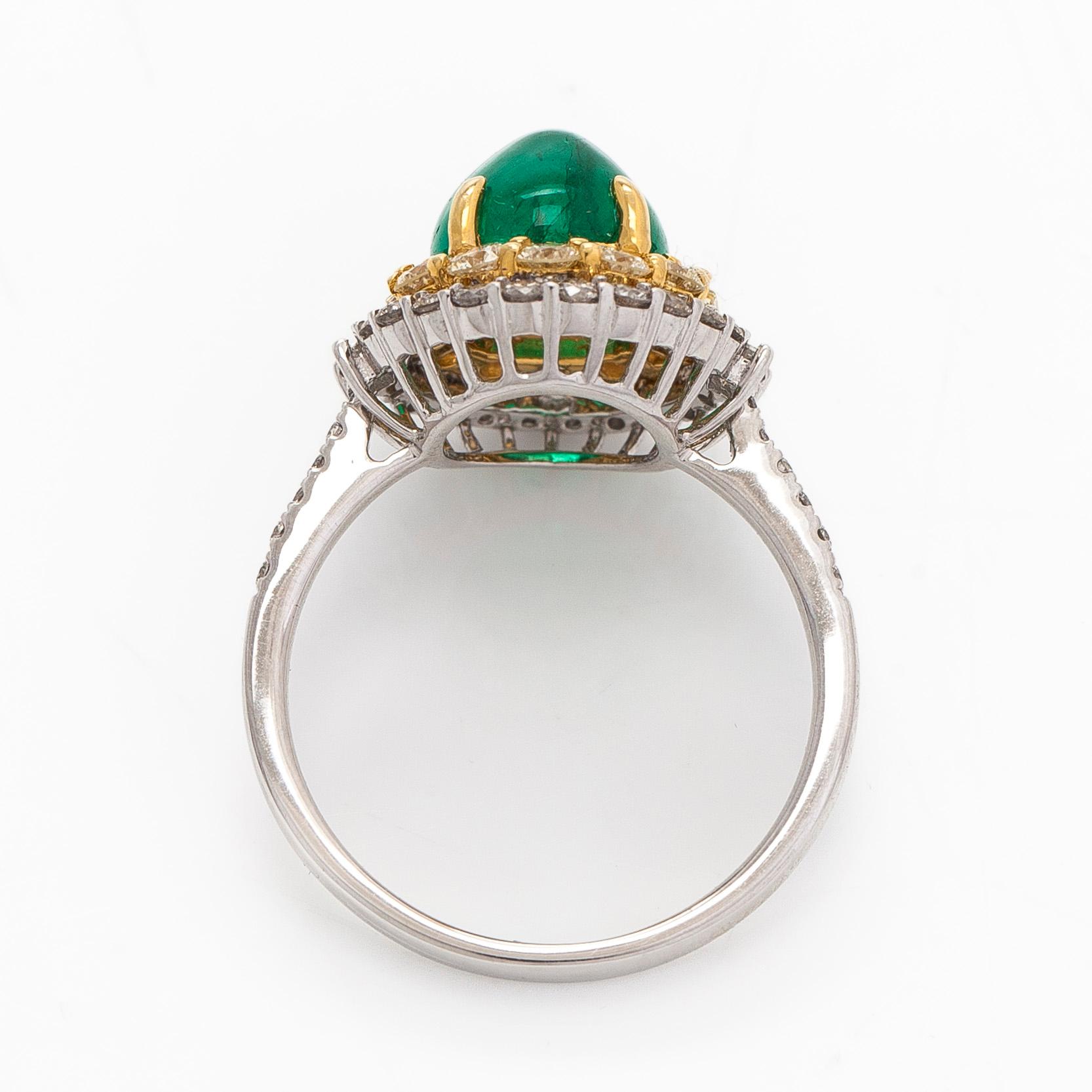An 18K whitegold ring set with a cabochon-cut emerald and baguette- and brilliant-cut diamonds.