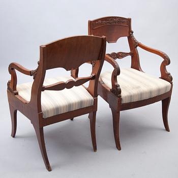 KARMSTOLAR, ett par, biedermeierstil, sekelskiftet 1800/1900.