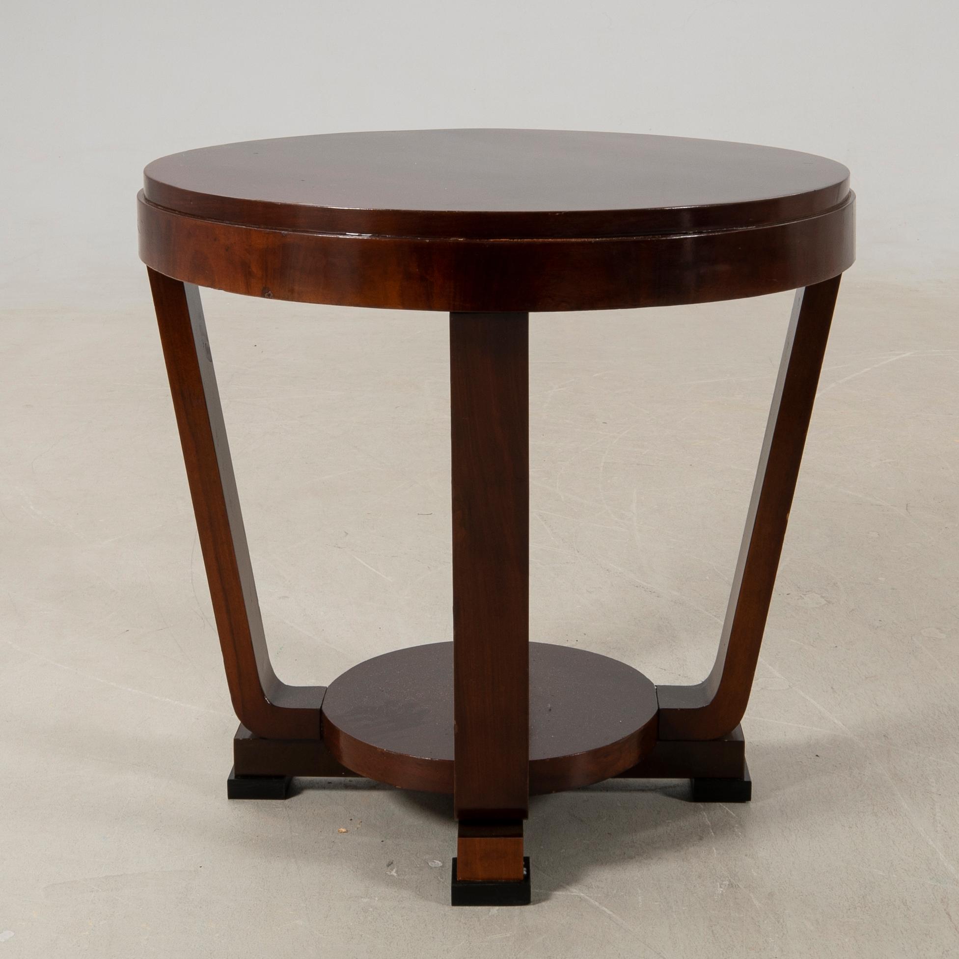 Coffee table/Side table Art Deco first half of the 20th century.