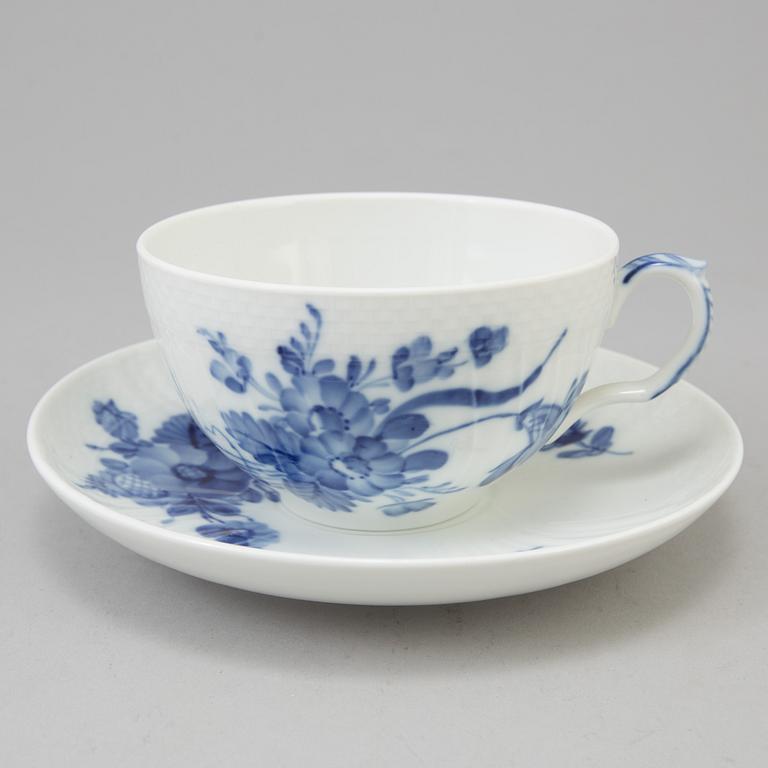 A 37 piece porcelain service 'Blå blomst', Royal Copenhagen, Denmark.