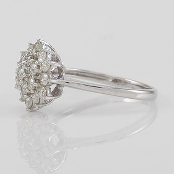 RING, 18K vitguld och diamanter tot ca 0.65 ct.