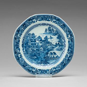 832. A set of 12 blue and white dishes, Qing dynasty, Qianlong (1736-95).