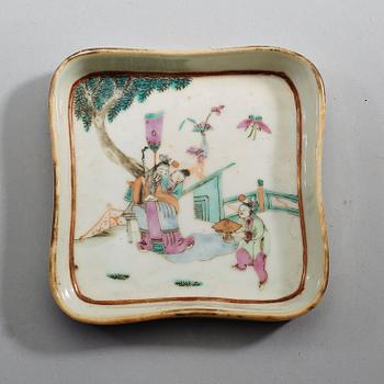 CABARET, nio delar, porslin med träställ. Sen Qingdynasti (1644-1912).