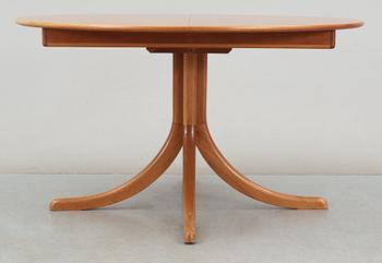 A Josef Frank mahogany dinner table, Svenskt Tenn, model 771.