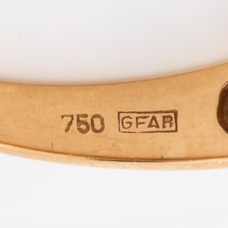 A single cut diamond ring.