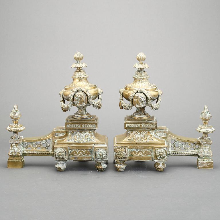 ELDHUNDAR, ett par, brons, Louis XVI-stil, sent 1800-tal.