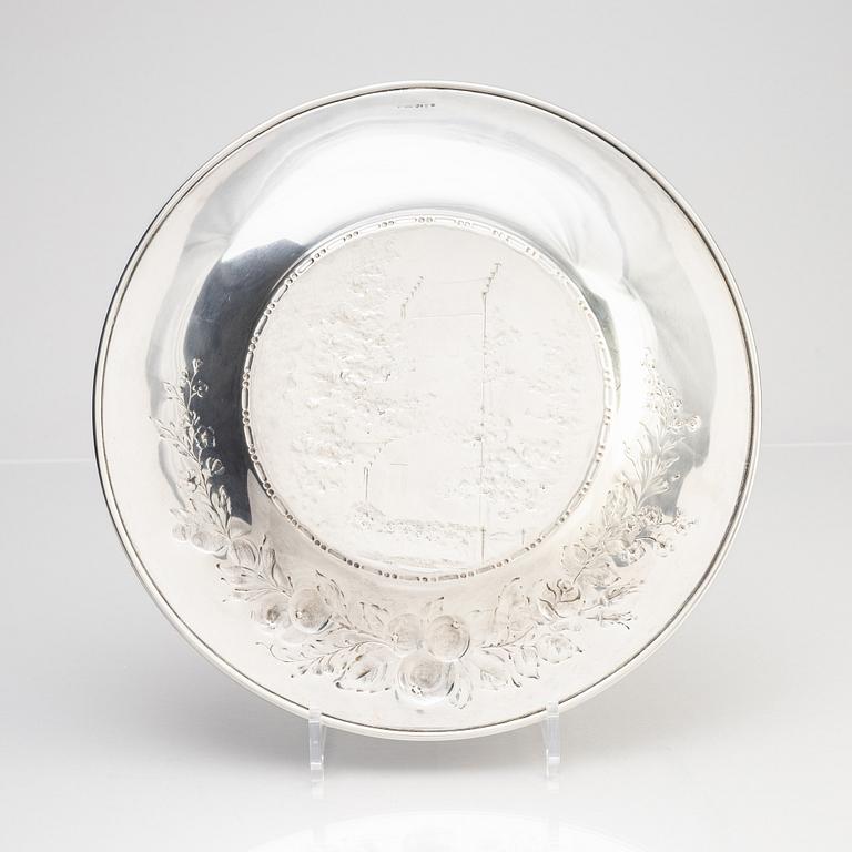A silver dish, W.A. Bolin, Stockholm 1918.