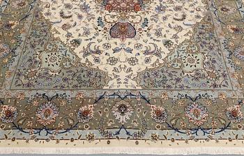 A Tabriz carpet, part silk, so-called 50 Raj, 300 x 197 cm.