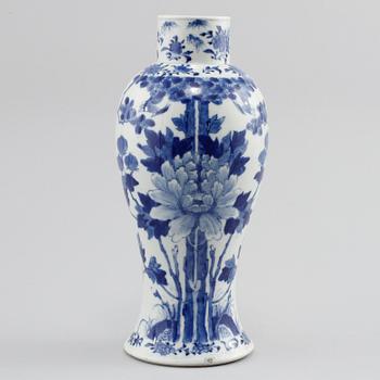 VAS, porslin, Kina, 1800-tal.