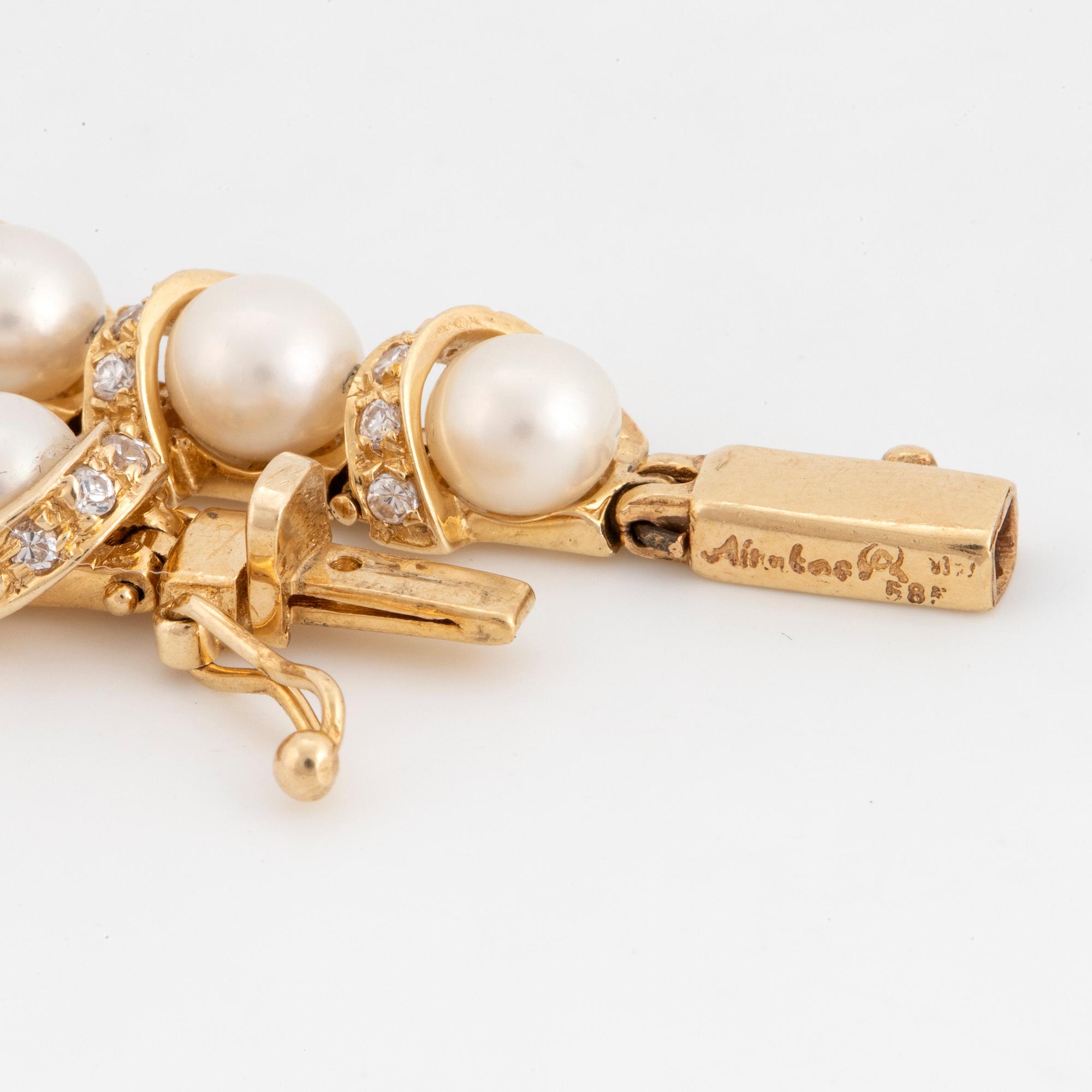 14K gold, diamonds and cultures pearl bracelet.