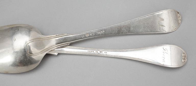 PARTI BESTICK, 29 något olika delar, silver, "Gammal fransk", olika smeder, bla Gustav Folcker, Stockholm. mest 1800-tal. Tot ca 1400 gram.