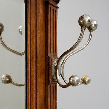 HALLMÖBEL, nyrenässans, 1800-talets andra hälft.