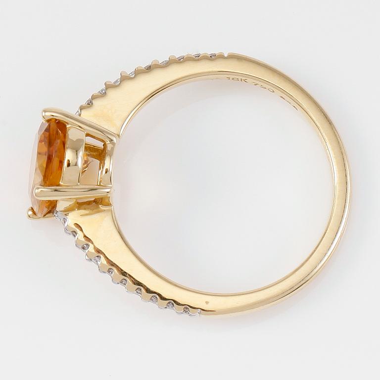 RING, 18K guld, diamanter tot ca 0.16 ct. och citriner tot ca 2.12 ct.