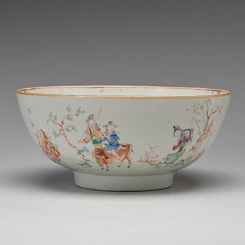 A famille rose punch bowl, Qing dynasty, Qianlong (1736-95).
