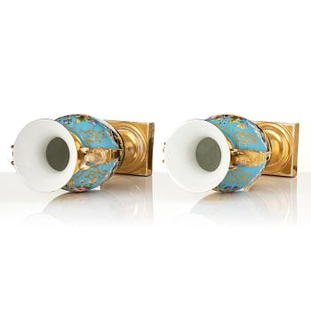 Prakturnor, ett par, porslin. Empire, 1800-talets första del.