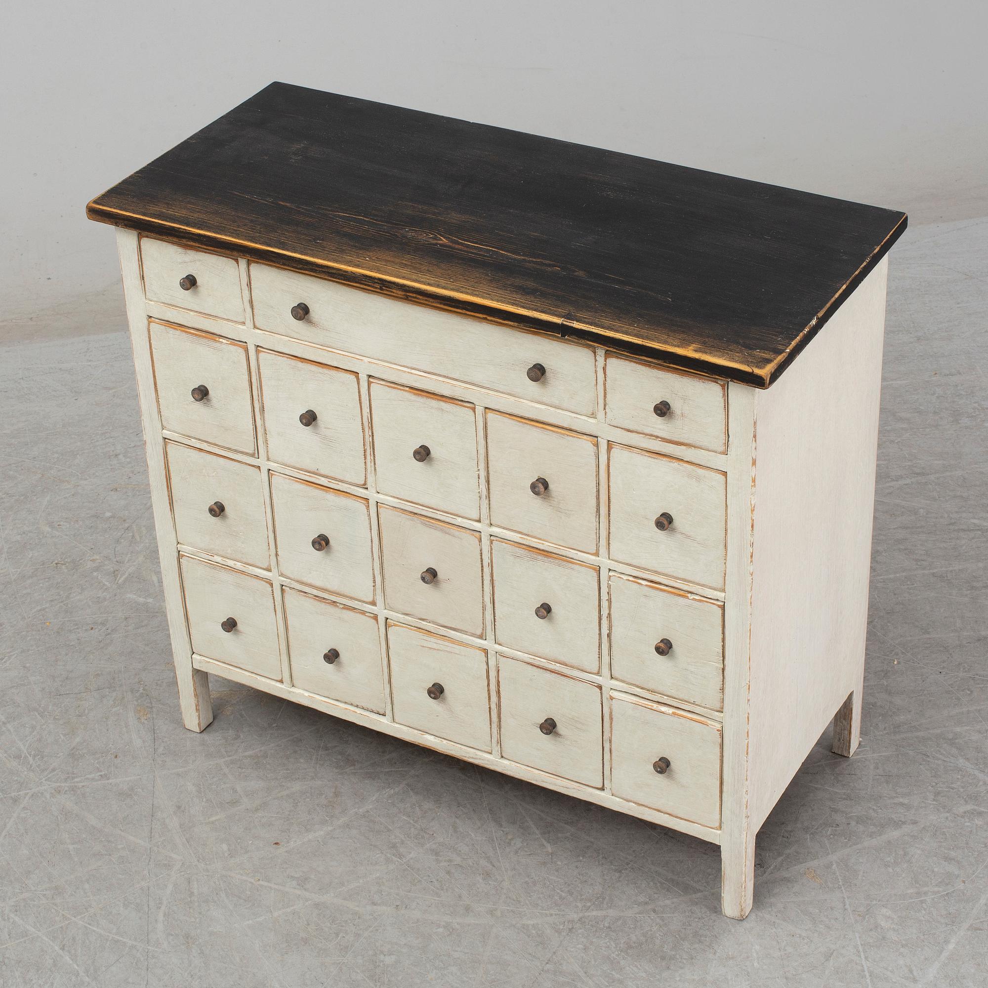 A painted chest of drawers form around year 1900.