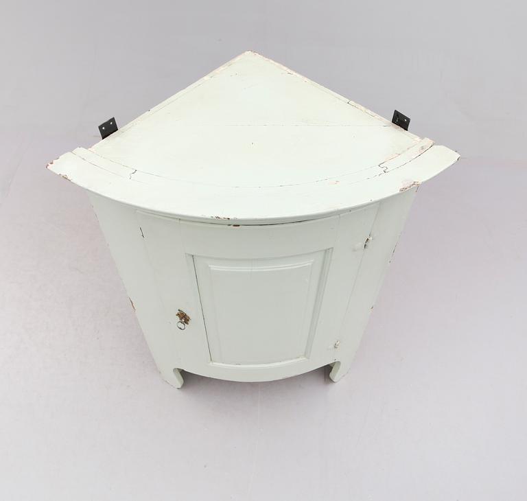 HÖRNSKÅPSÖVERDEL, 1800-talets mitt.