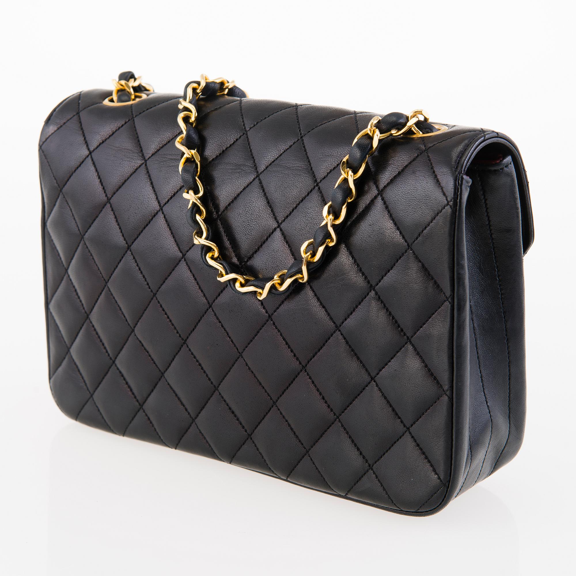 CHANEL Vintage Single Half Moon Flap Bag 1986 88. Bukowskis