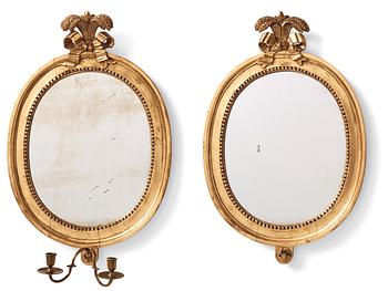 98A. Spegellampetter, ett par, för två ljus, av Johan Åkerblad (mästare i Stockholm 1756-1799), Gustavianska.