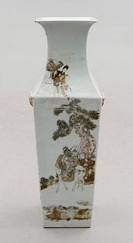 VAS, porslin, Kina, 1800-/1900-tal.