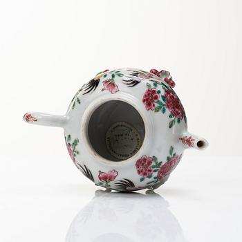 A famille rose tea pot with cover, Qing dynasty, Yongzheng (1723-35).