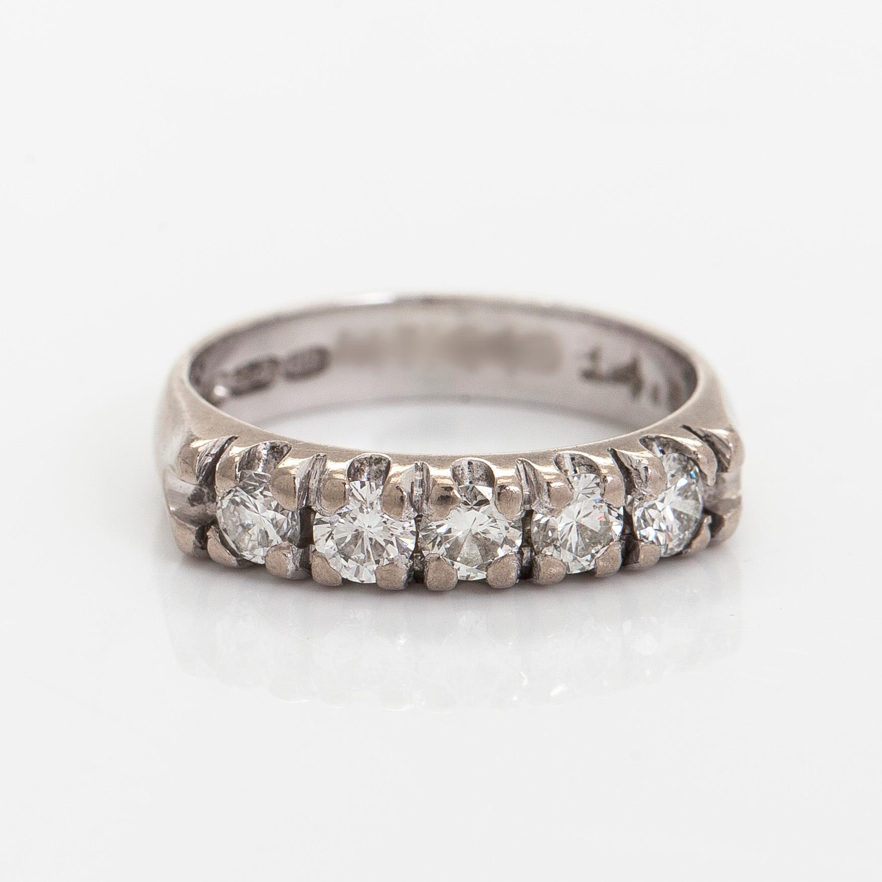 Ring, brilliant cut diamonds, 14K white gold. Korutyö Koski, Turku 2009.