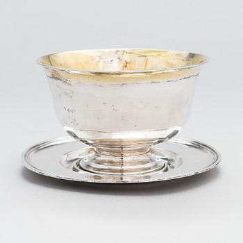 ISAAC SANDBECK, KASTIKEMALJA aluslautasella, hopeaa, Tukholma 1819.