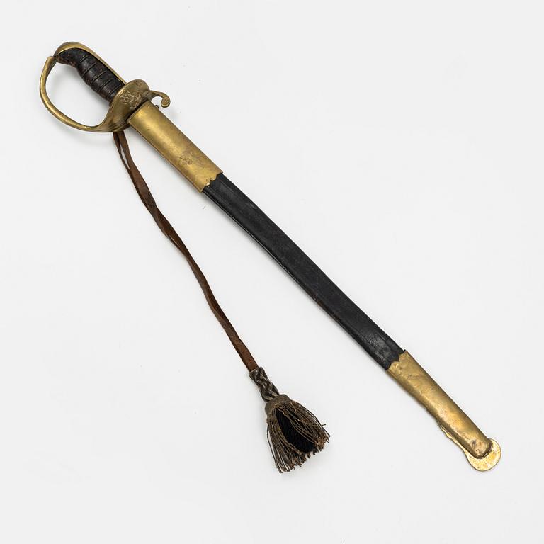 Huggare svensk, m/1885 för sjöunderofficer, med balja.