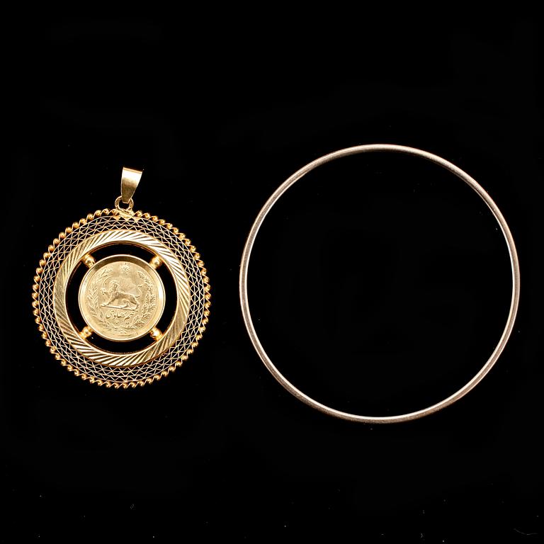 PARTI GULD, 3 delar, 18k guld. Total vikt ca 32,3 gram.