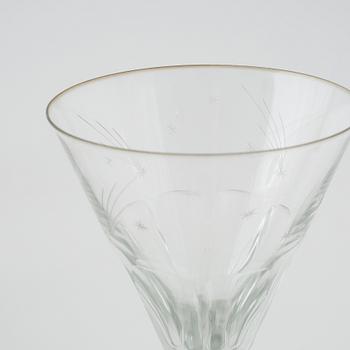 30 pieces of glass from the mid 20th century.