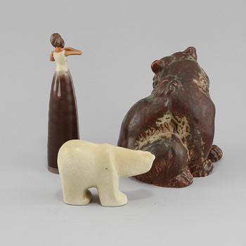 FIGURINER, 3 st, lergods/stengods, 1900-talets andra hälft.
