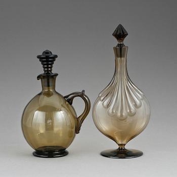 KARAFFER, 2 st, glas, bl.a. Simon Gate, Sandvik, 1920-30-tal.
