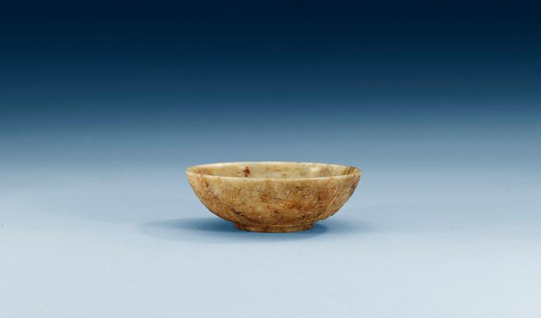 A carved nefrite bowl, Qing dynasty.