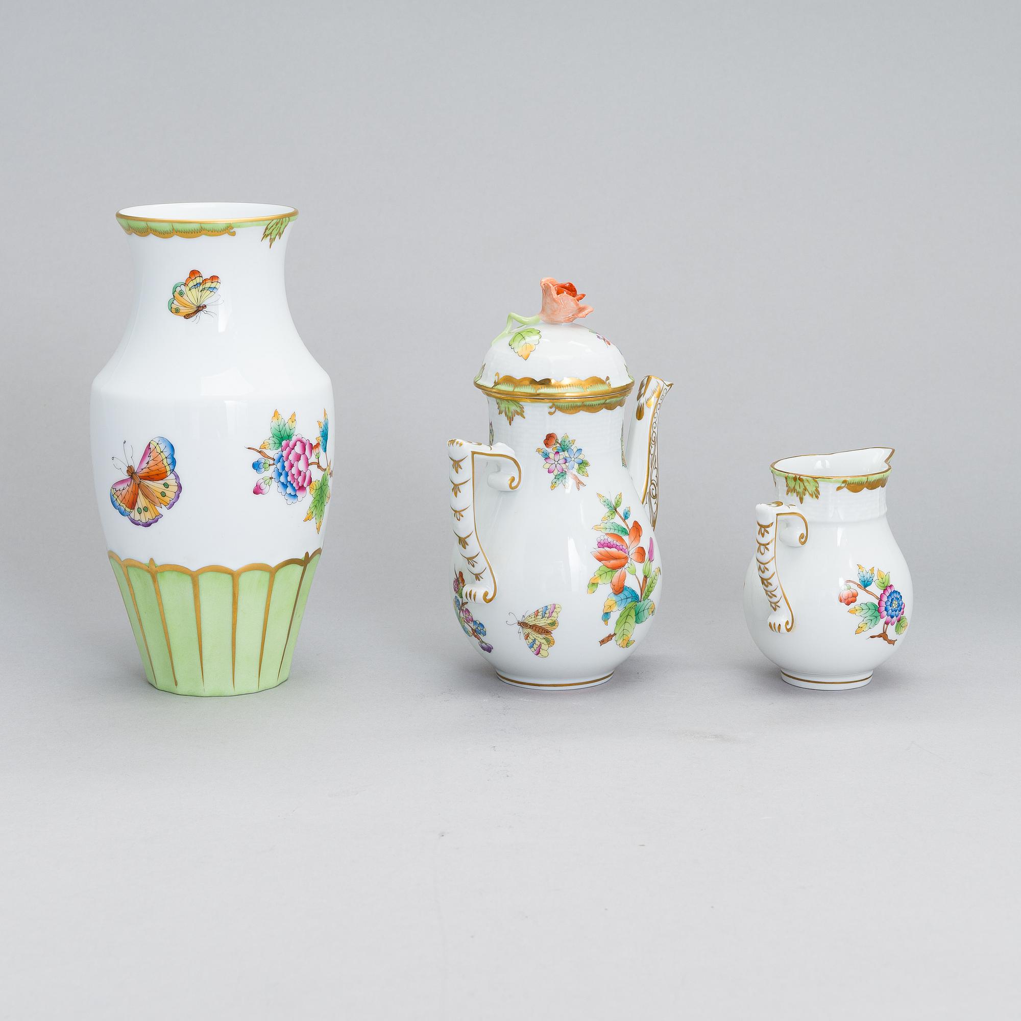 A Herend Queen Victoria VBO porcelain coffee set and two trinket boxes, totally 19 pieces, Hungary.