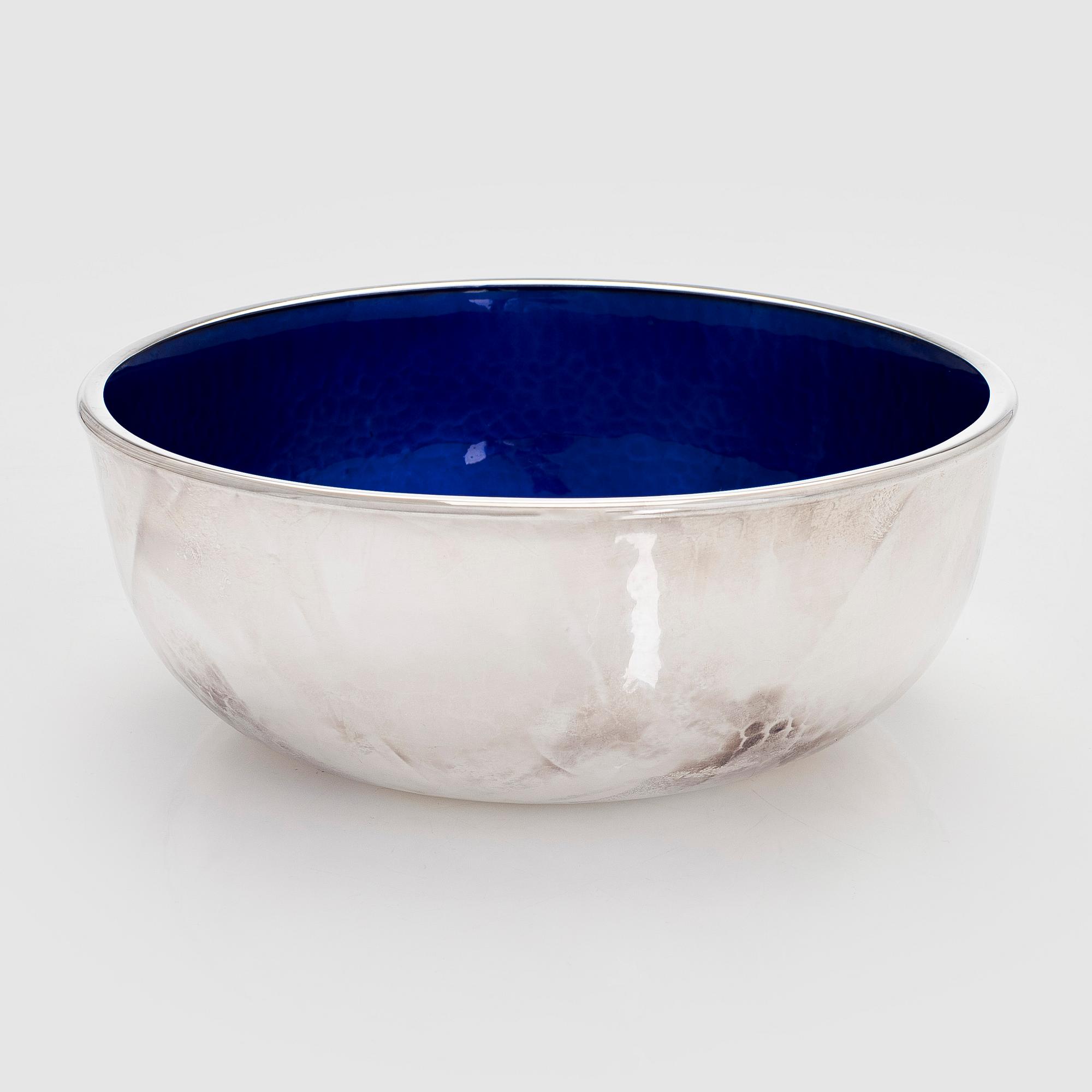 A. Tillander, skål, sterlingsilver och emalj, Åbo 2005.