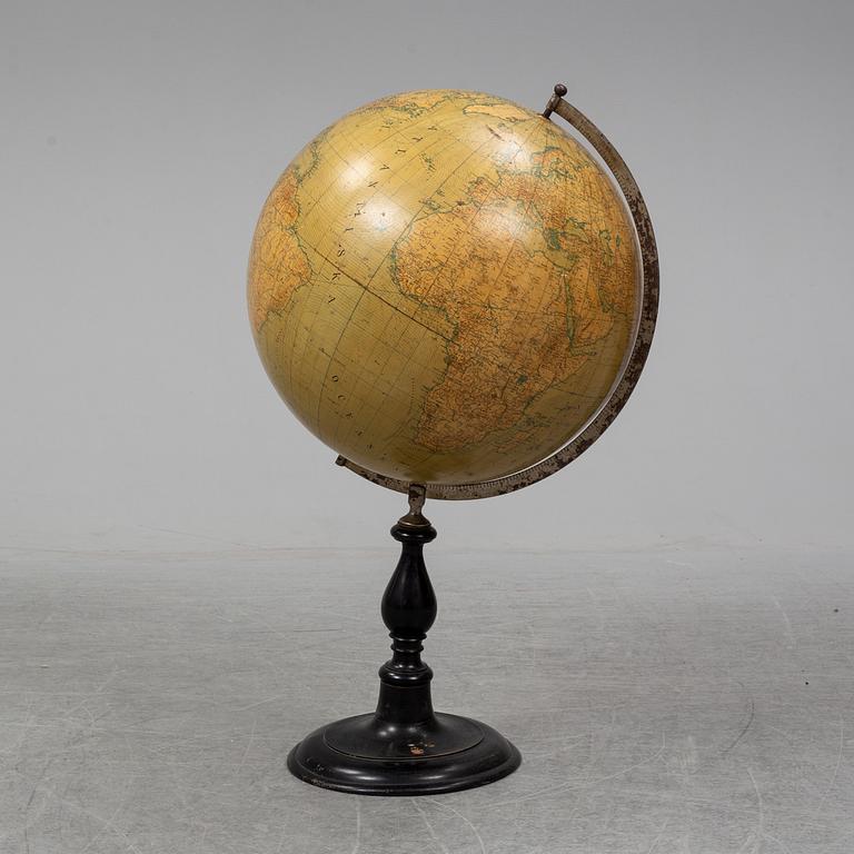 A large globe, H. Kiepert, Arvid Kempe, Wahlström & Widstrand, Stockholm, 1909.
