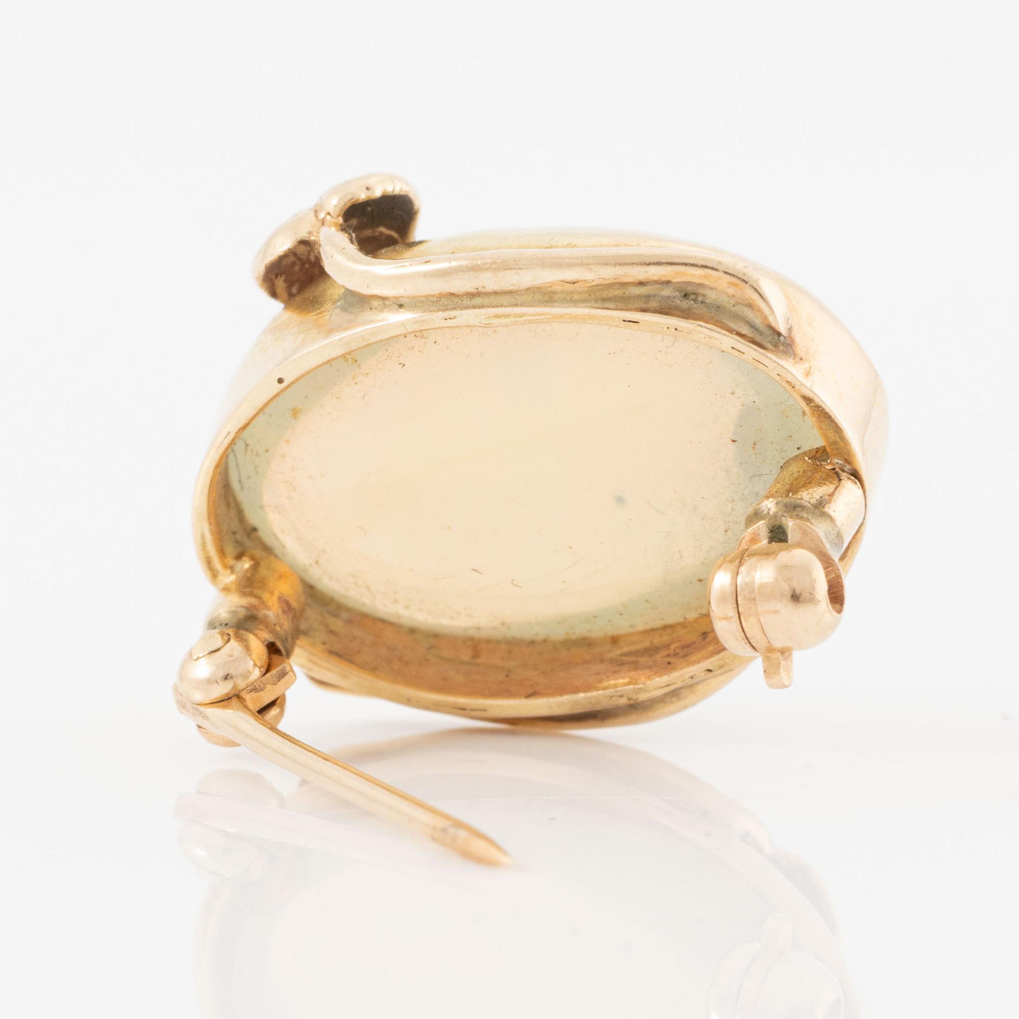 Brosch, 18K guld i form av löv med opal.